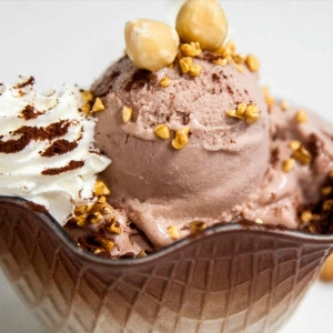 Мороженое Молочный шоколад с фундуком (Bacio) 1 кг
